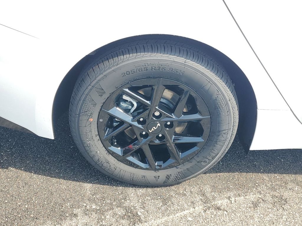 2026 Kia K5 LXS - Photo 9