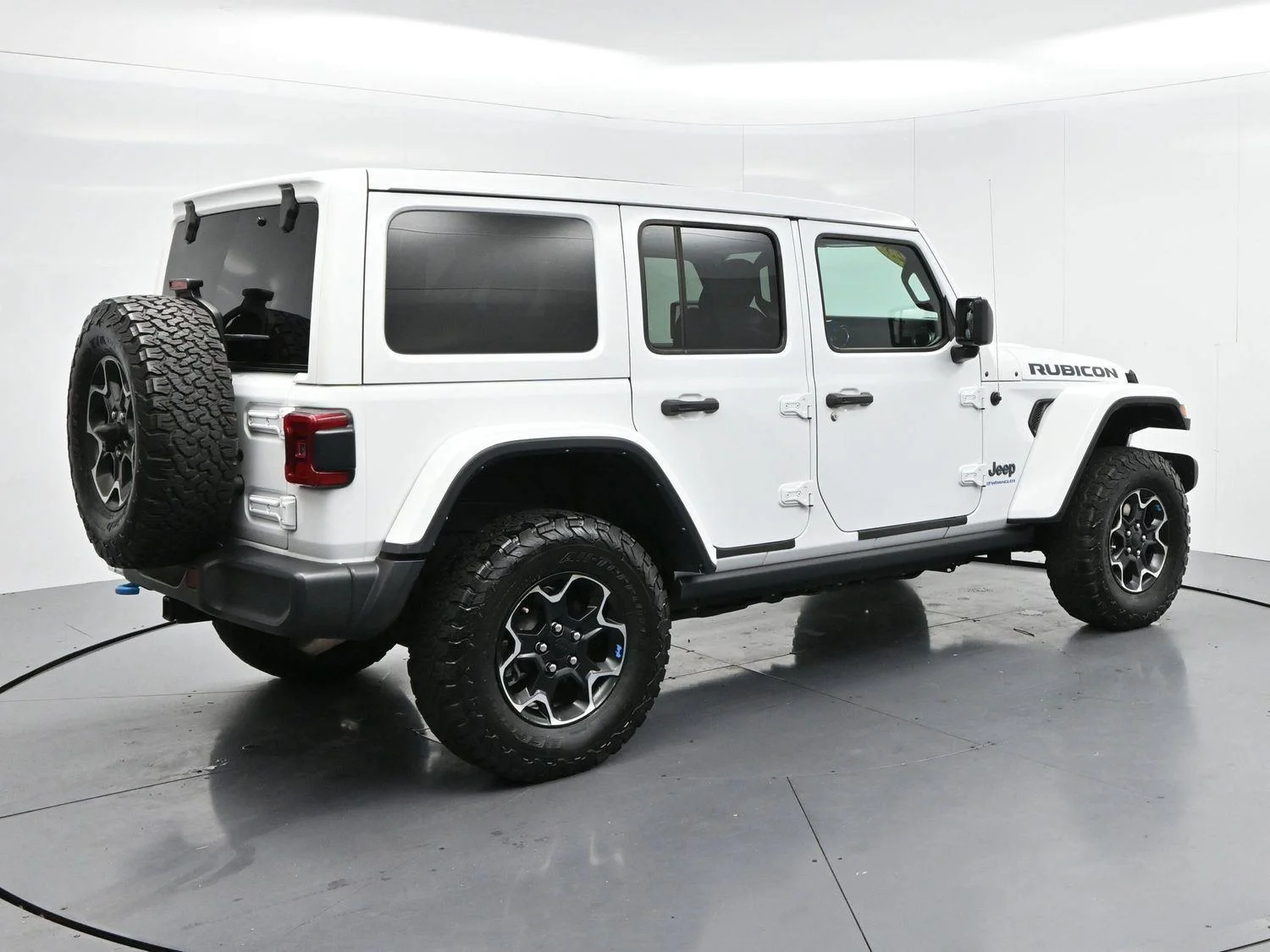 Used 2023 Bright White Clearcoat Jeep Rubicon image 7