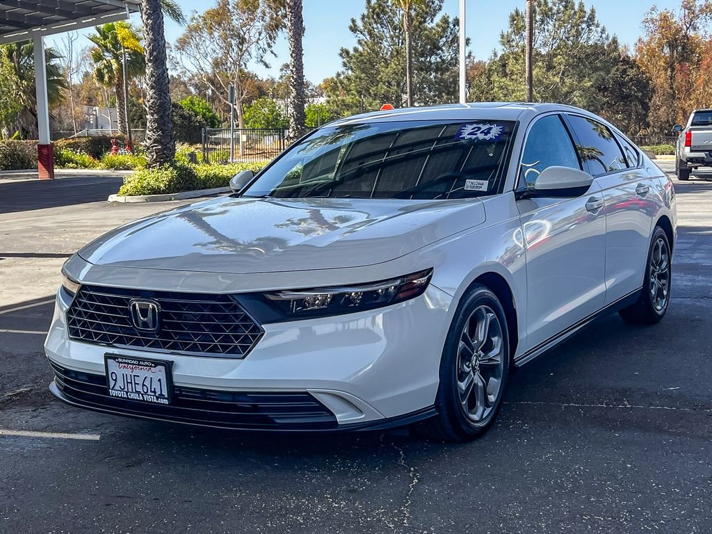 Used 2024 White Honda EX image 3