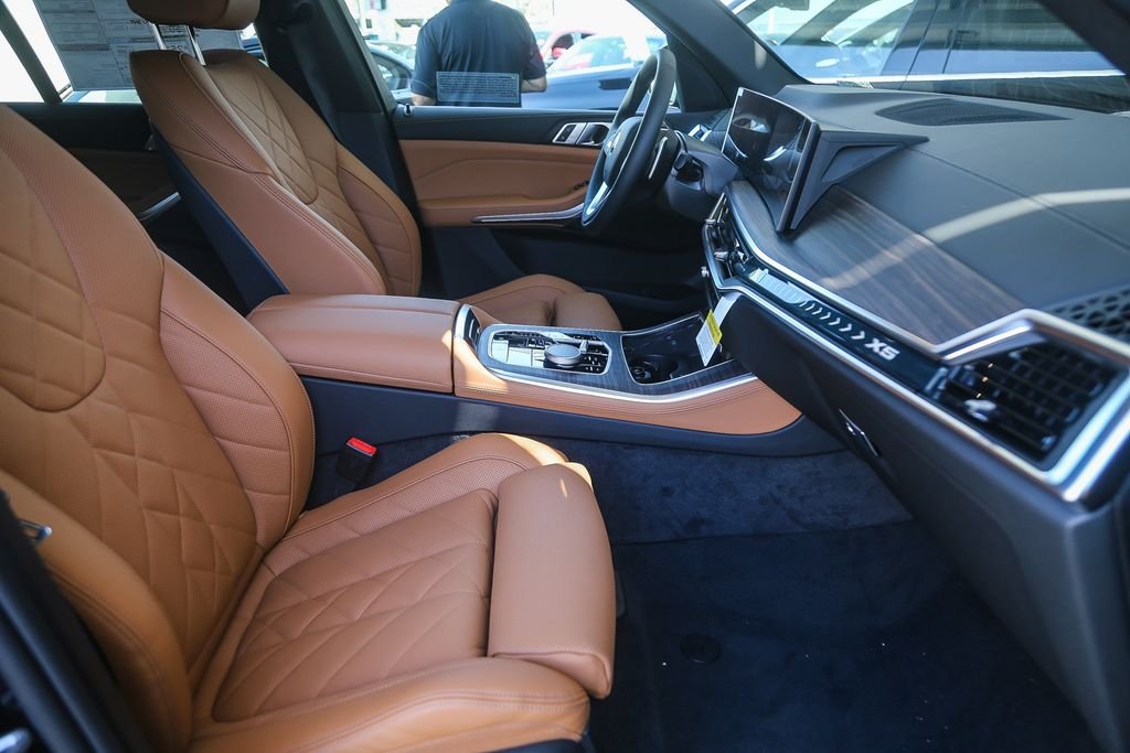 New 2026 Black Sapphire Metallic BMW xDrive40i image 12