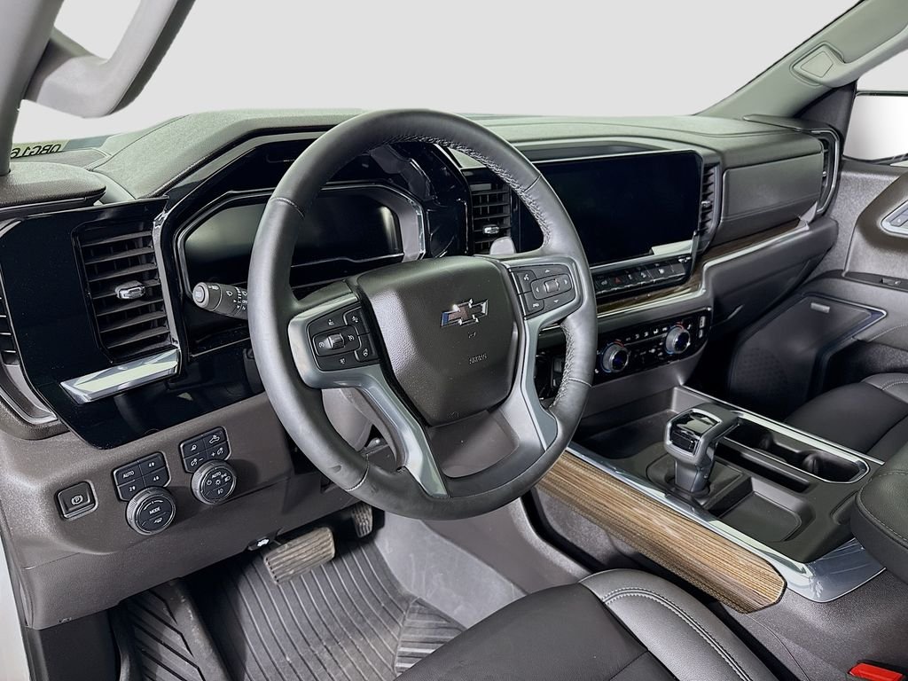 Used 2024 Summit White Chevrolet RST image 9