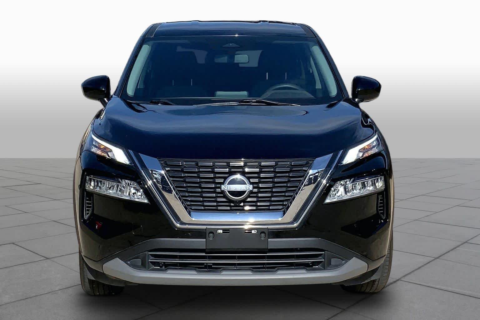 Used 2023 Super Black Nissan SV image 4