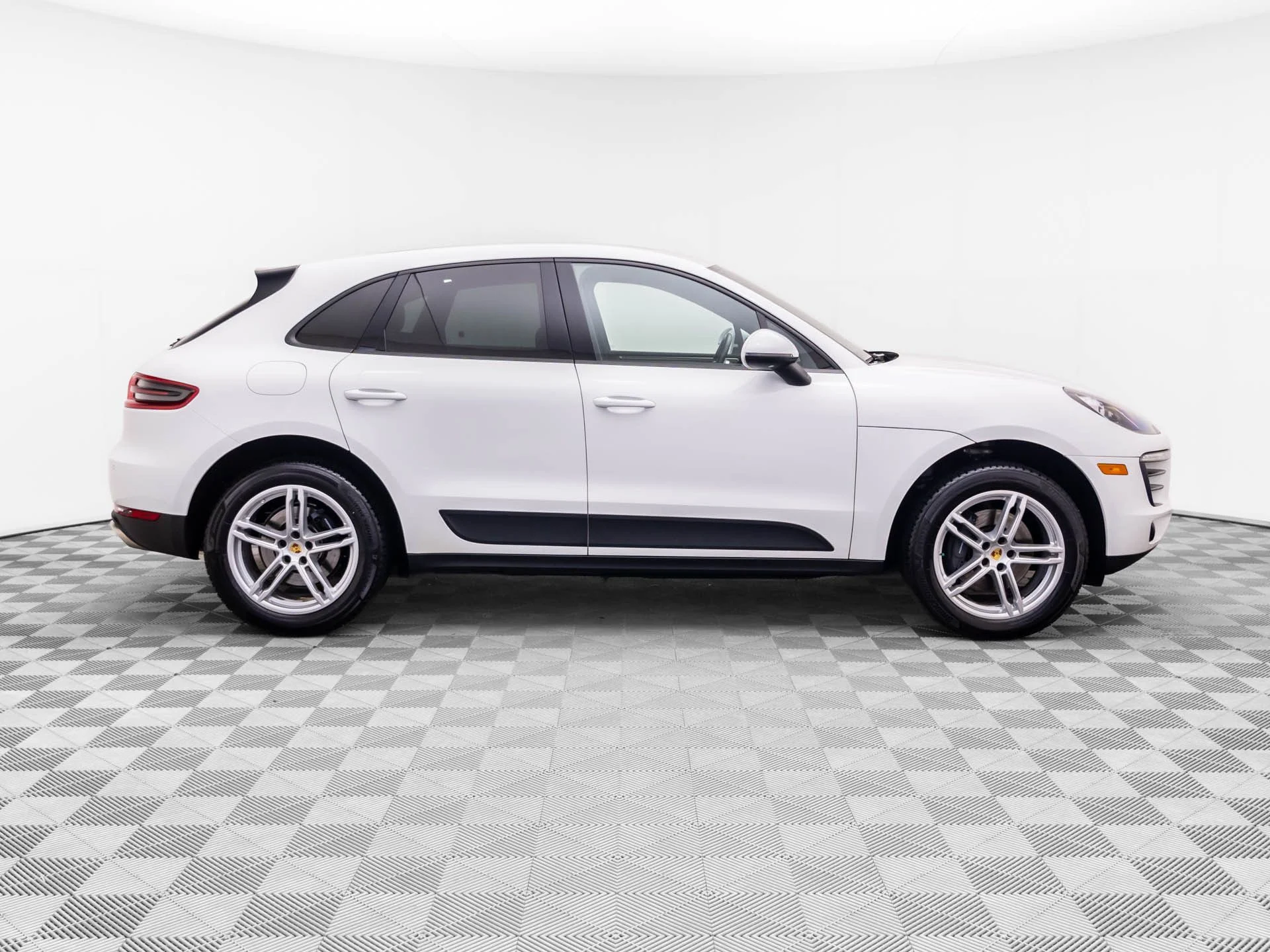Used 2017  Porsche  image 7