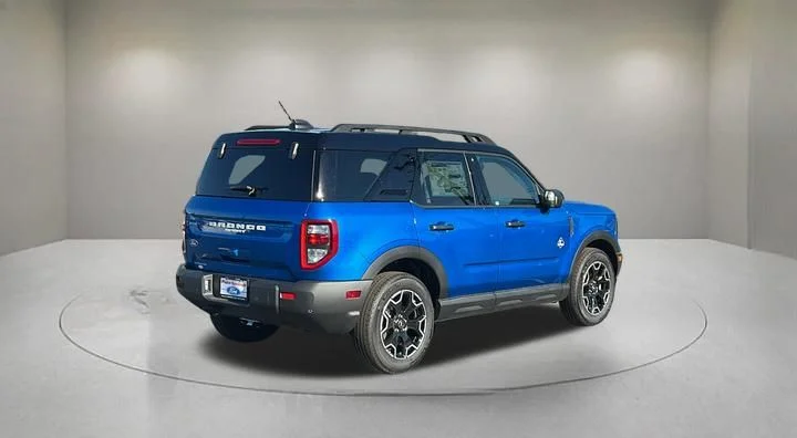 New 2026 Velocity Blue Metallic Ford Outer Banks® image 5