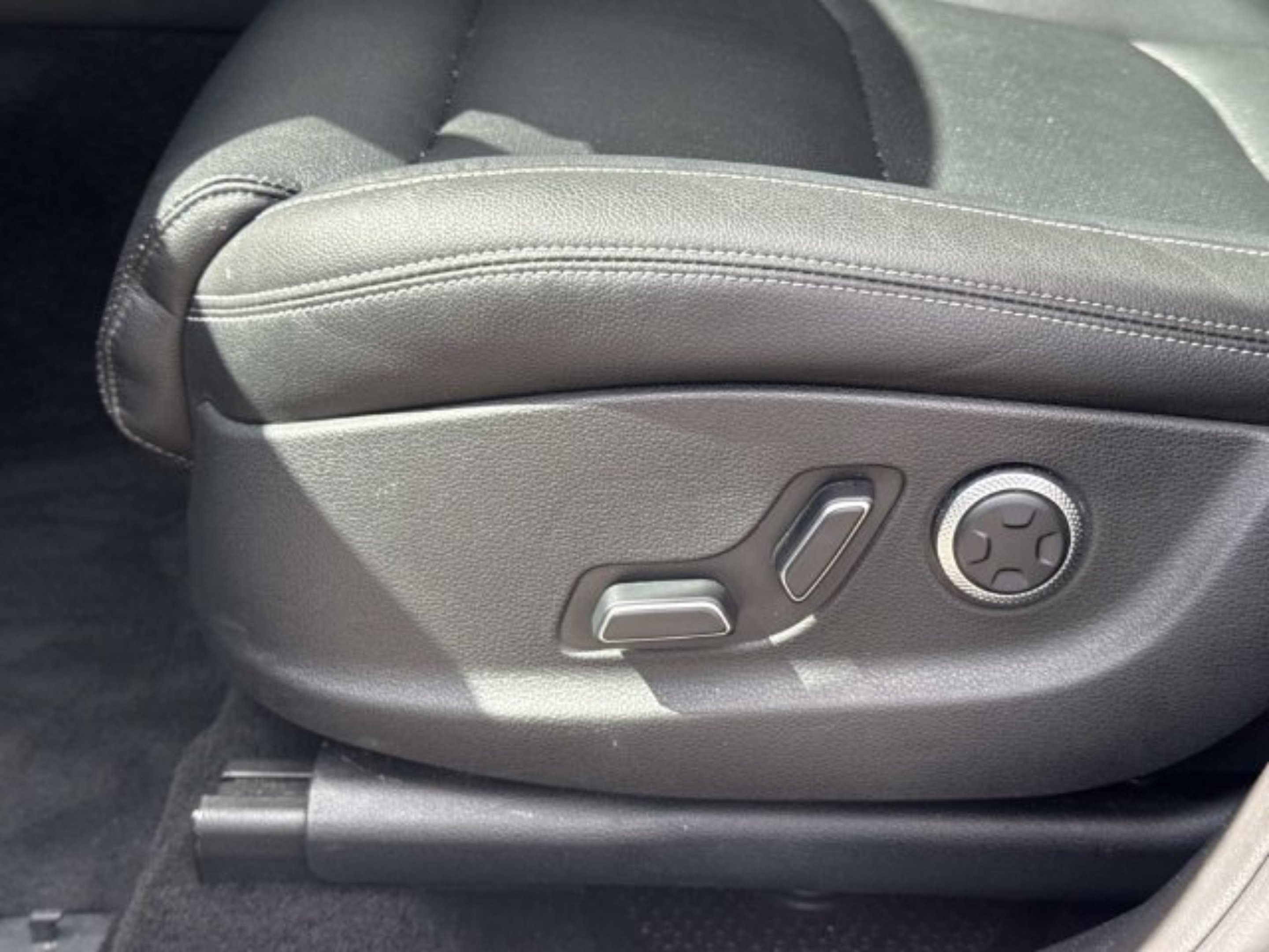 Used 2025 Savile Silver Genesis 2.5T image 16