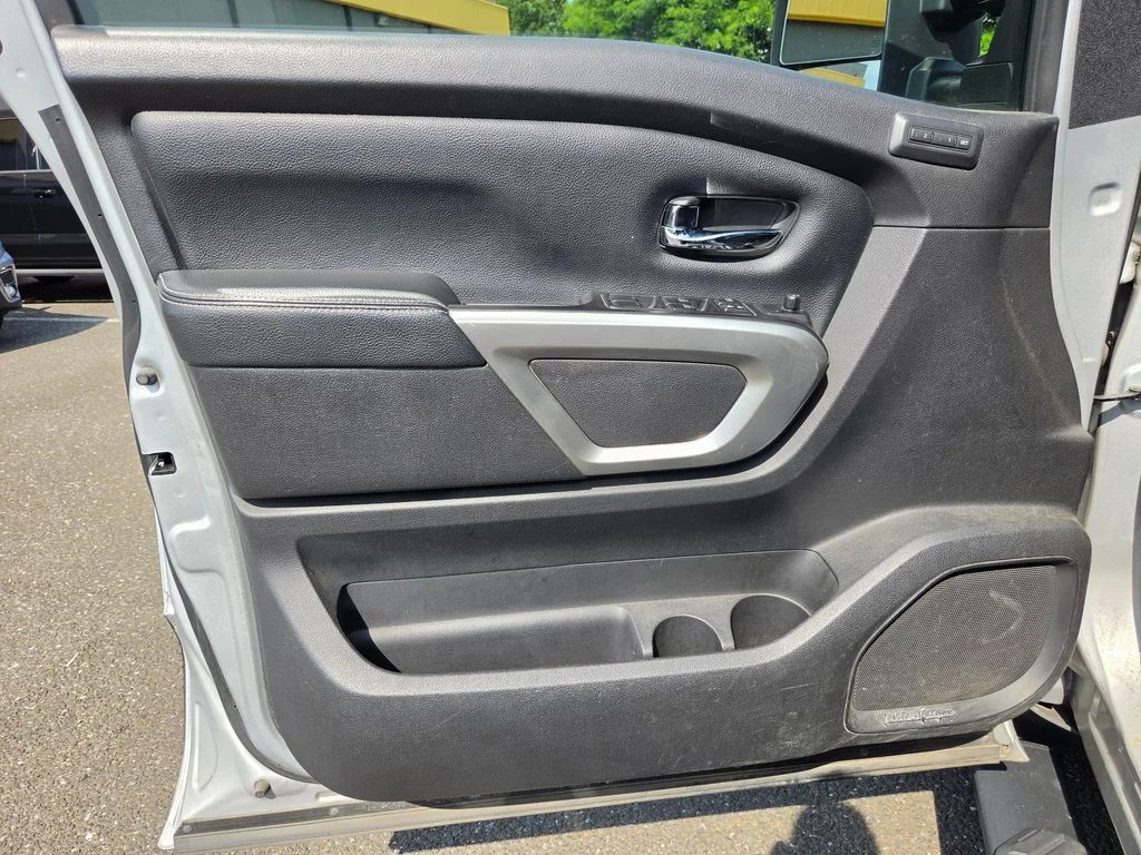 Used 2017 Silver Nissan PRO-4X image 11