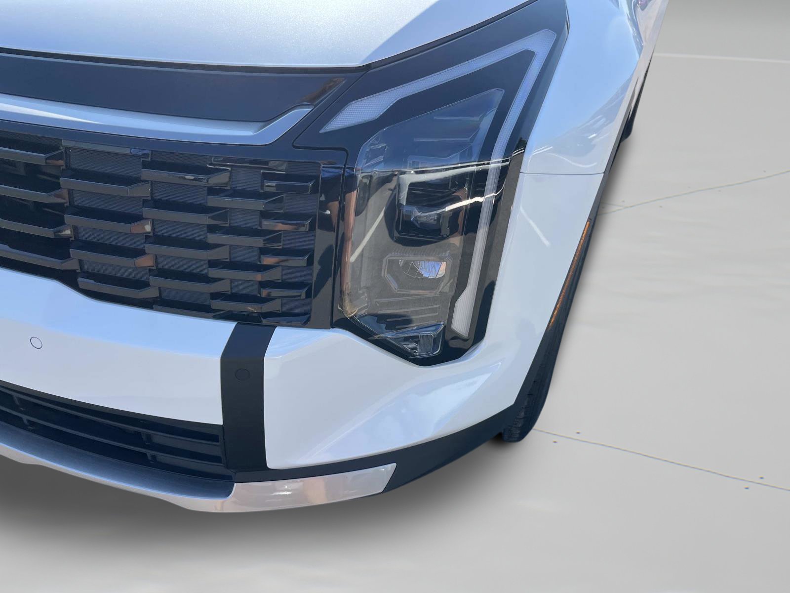 New 2026 Snow White Pearl Kia S image 9