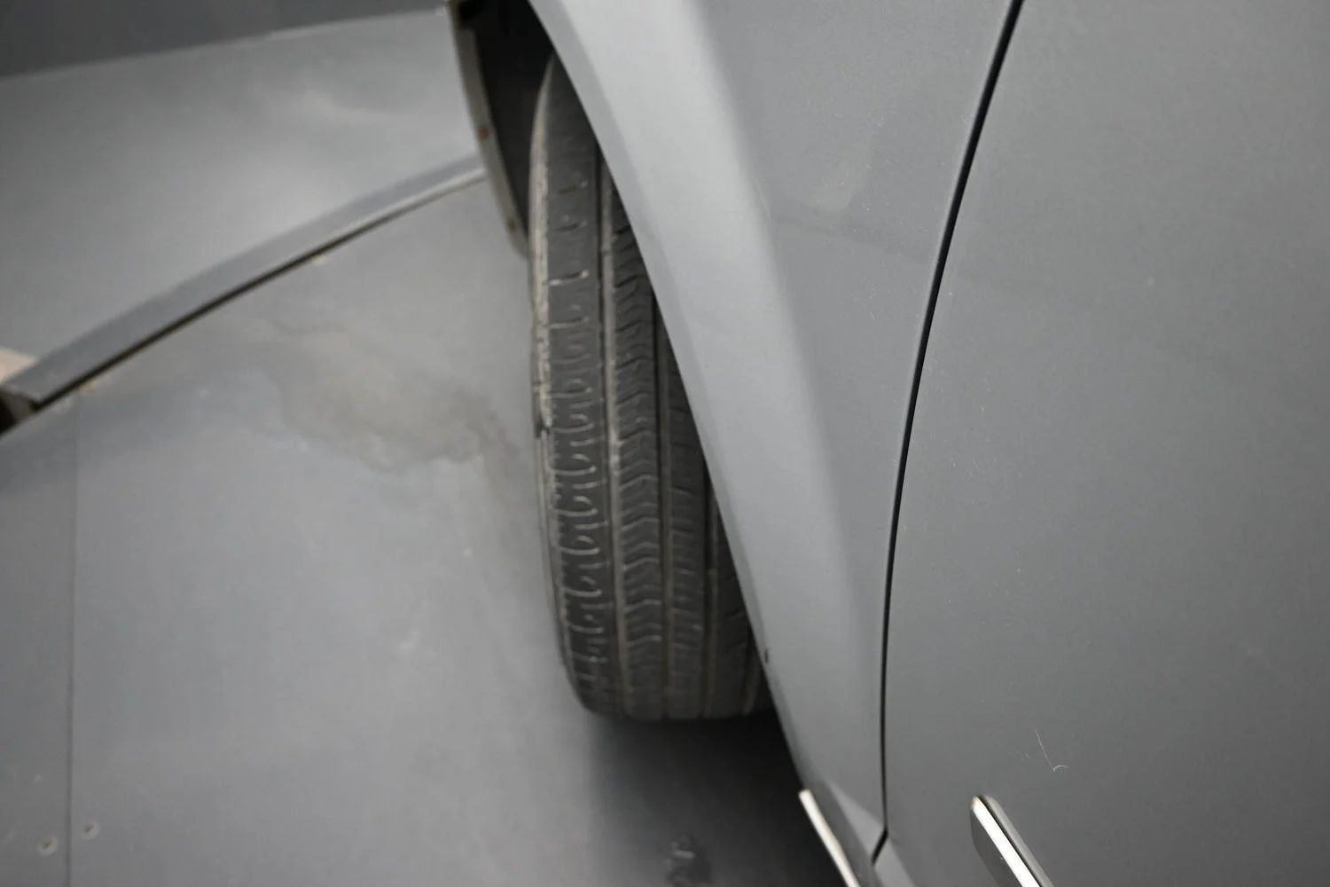 Used 2009 Bright Silver Metallic Chrysler Touring image 5