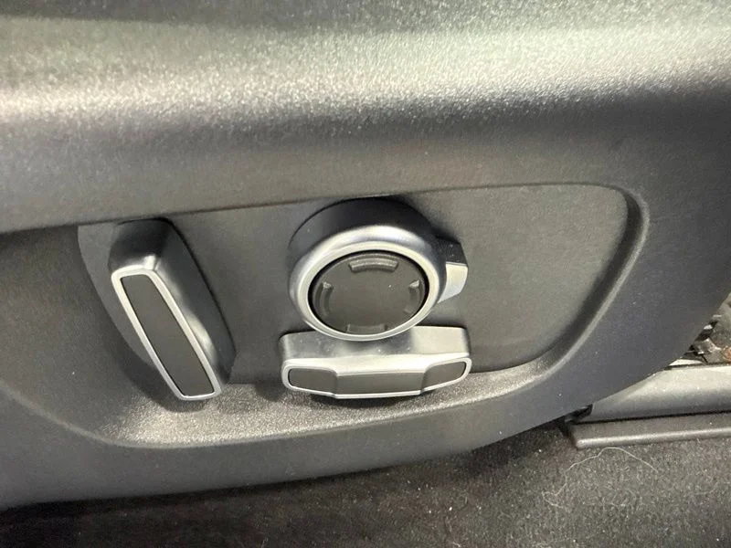 Used 2022  Land Rover SE R-Dynamic image 14