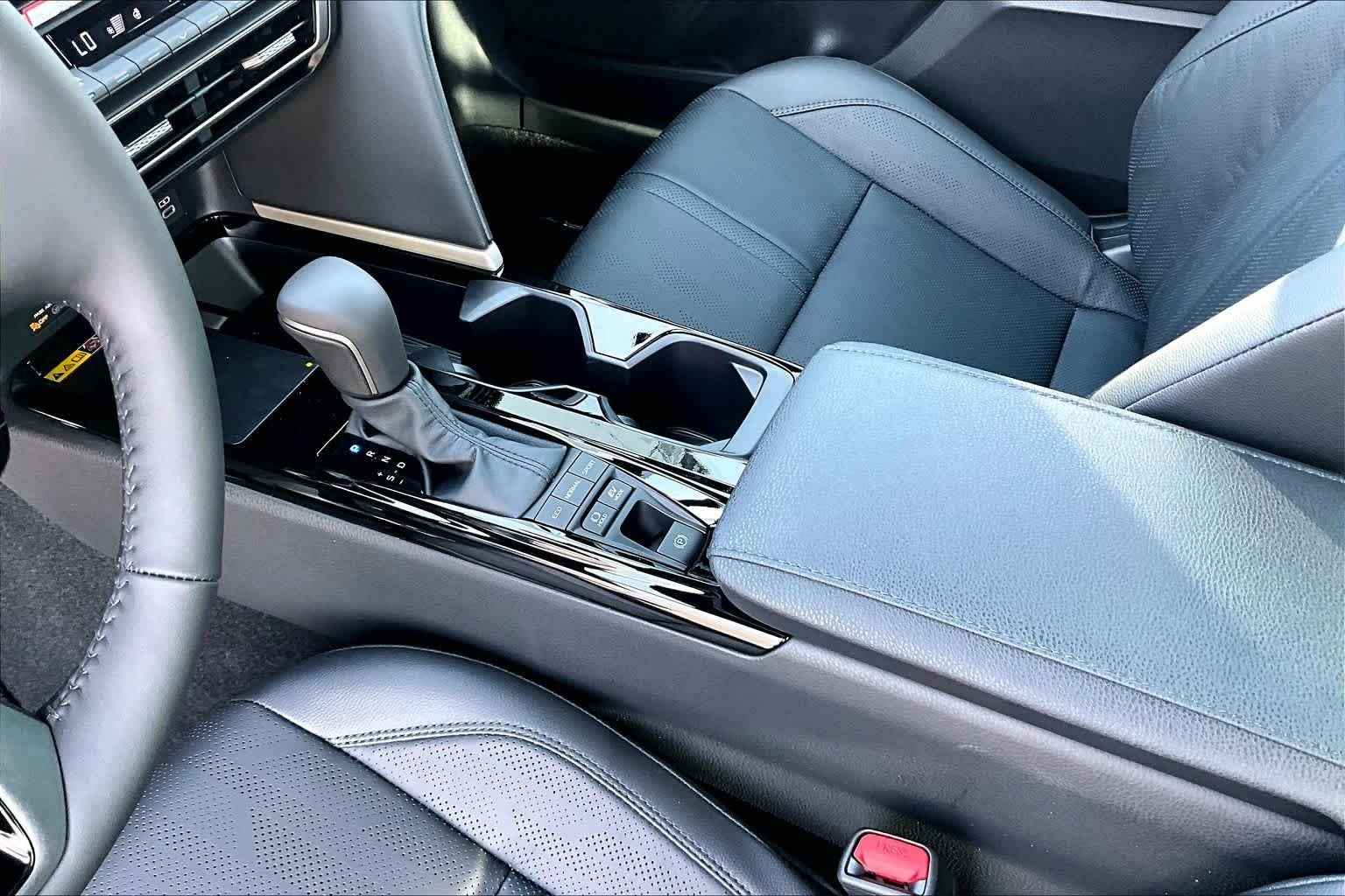 New 2026 Ocean Gem with Midnight Black Metallic roof Toyota XSE image 11