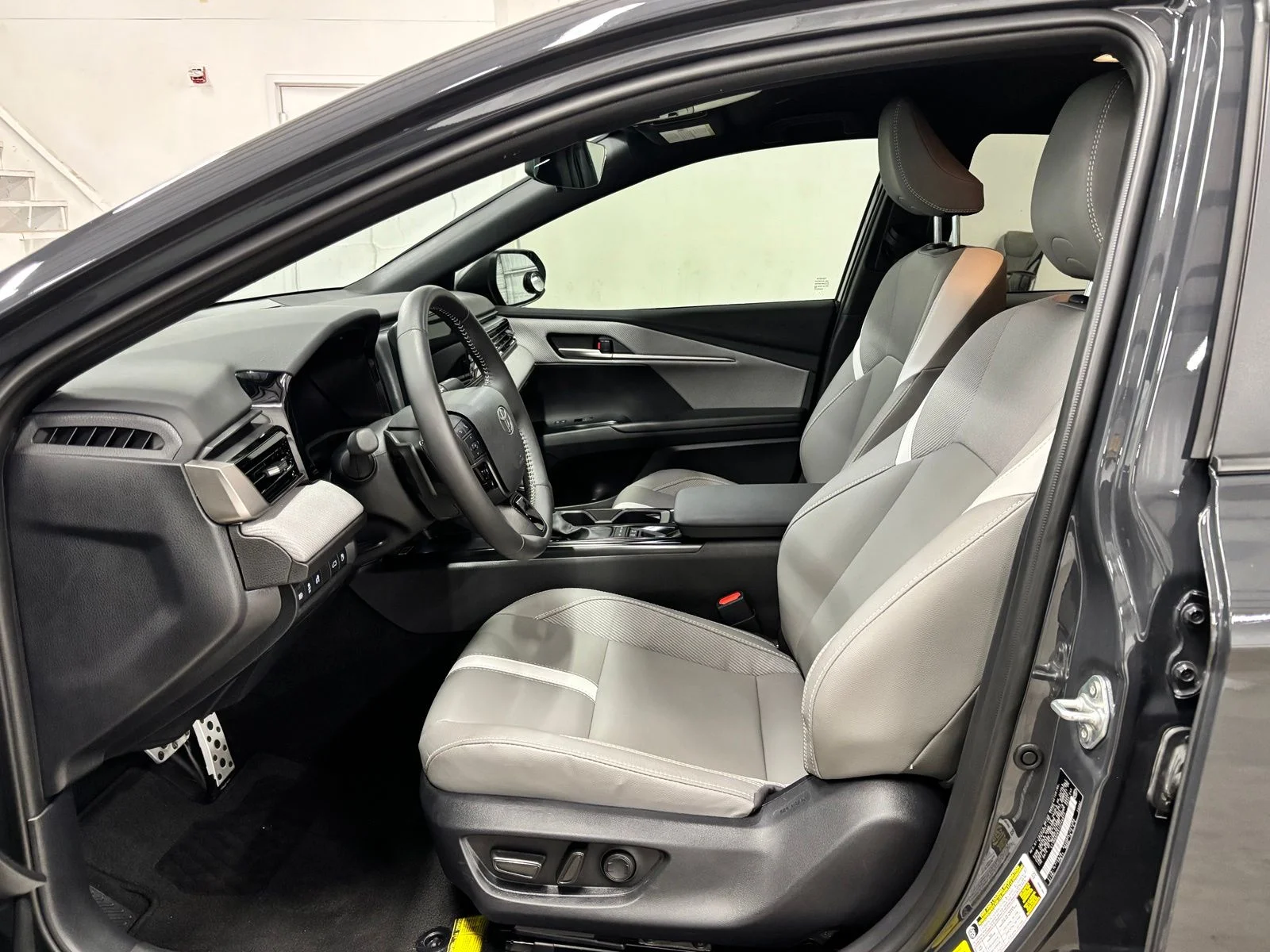 Used 2026  Toyota SE image 16