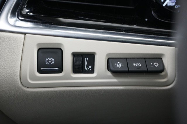 Used 2025 WHITE Cadillac FWD Premium Luxury image 35