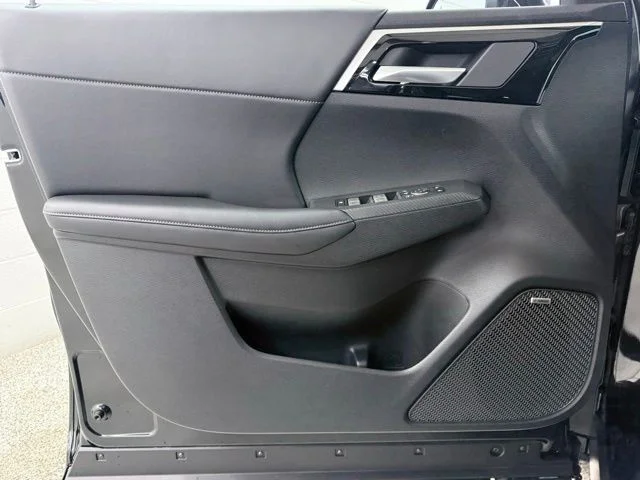 New 2026 Black Mitsubishi SE image 17