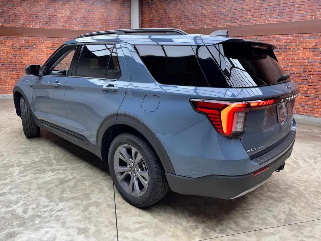 2026 Ford Explorer Active - Photo 2