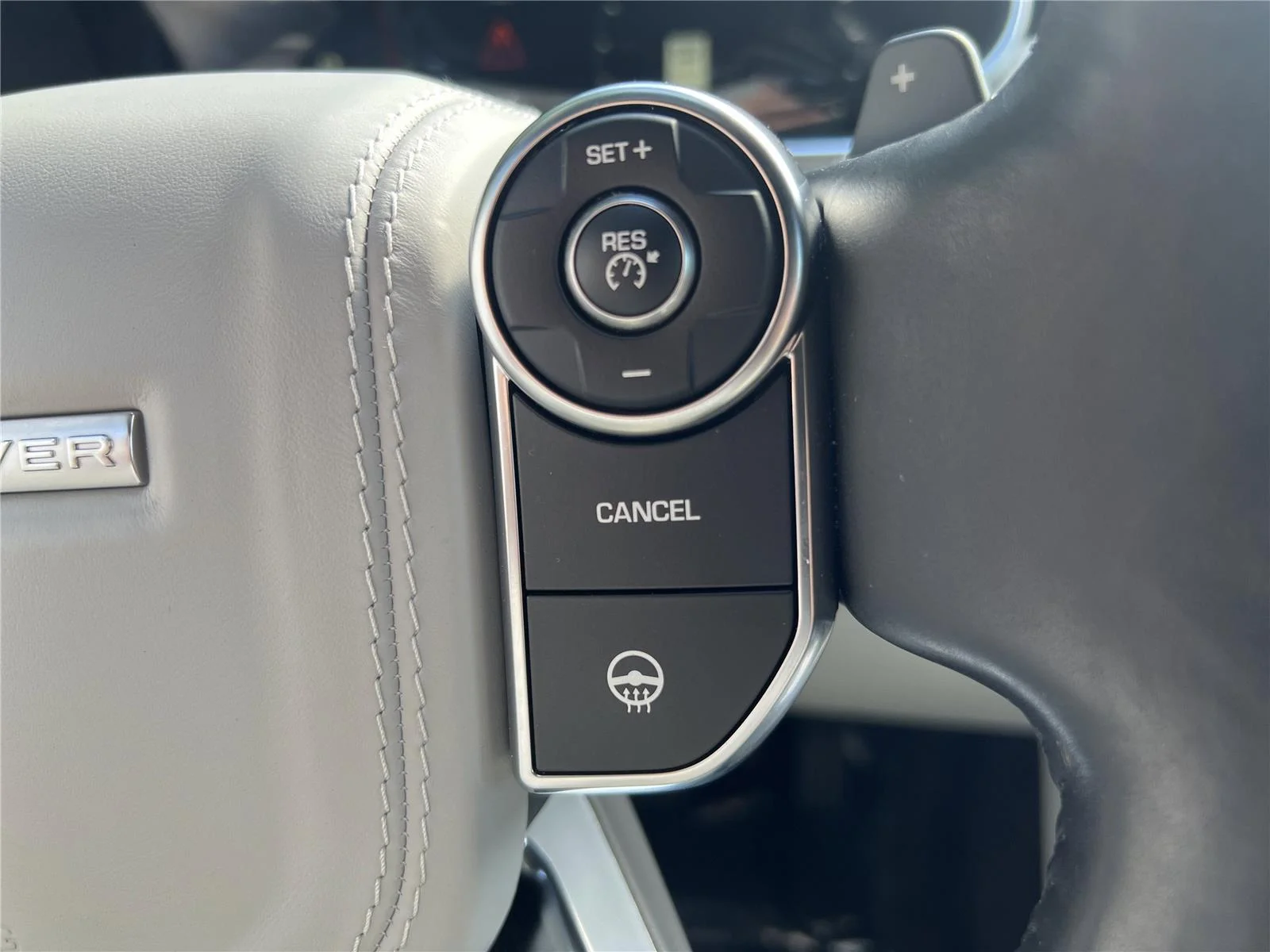 Used 2016 Indus Silver Land Rover Diesel HSE image 13