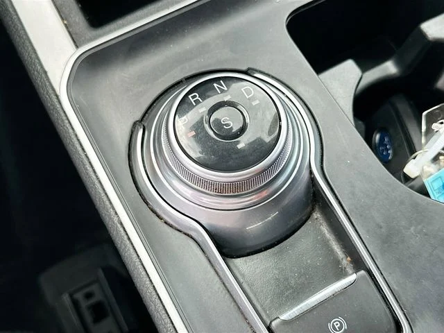 Used 2022 Blue Ford SE image 16