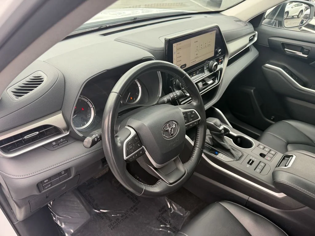 Used 2023 Wind Chill Pearl Toyota XLE image 12