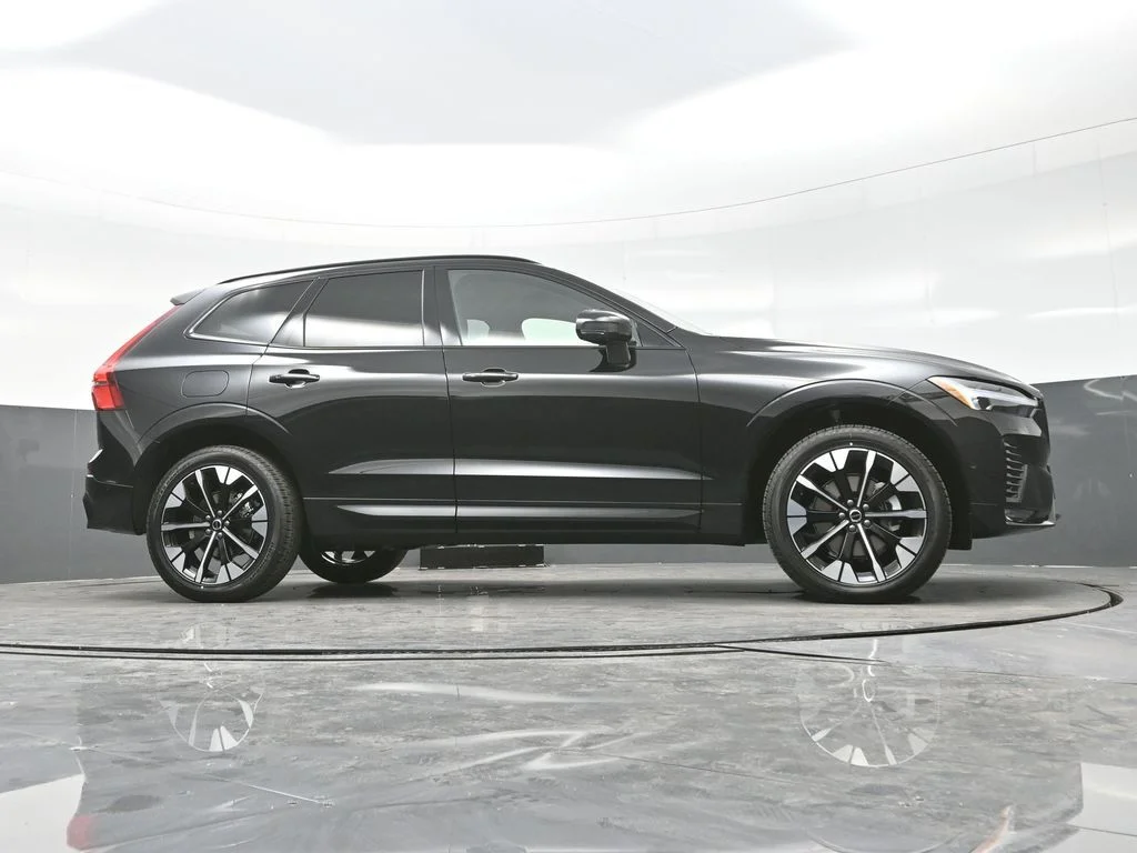 2026 Volvo XC60 Plus - Photo 15
