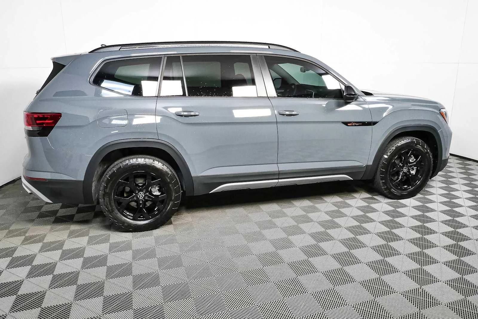 New 2026 Pure Gray Volkswagen 2.0T Peak Edition image 4