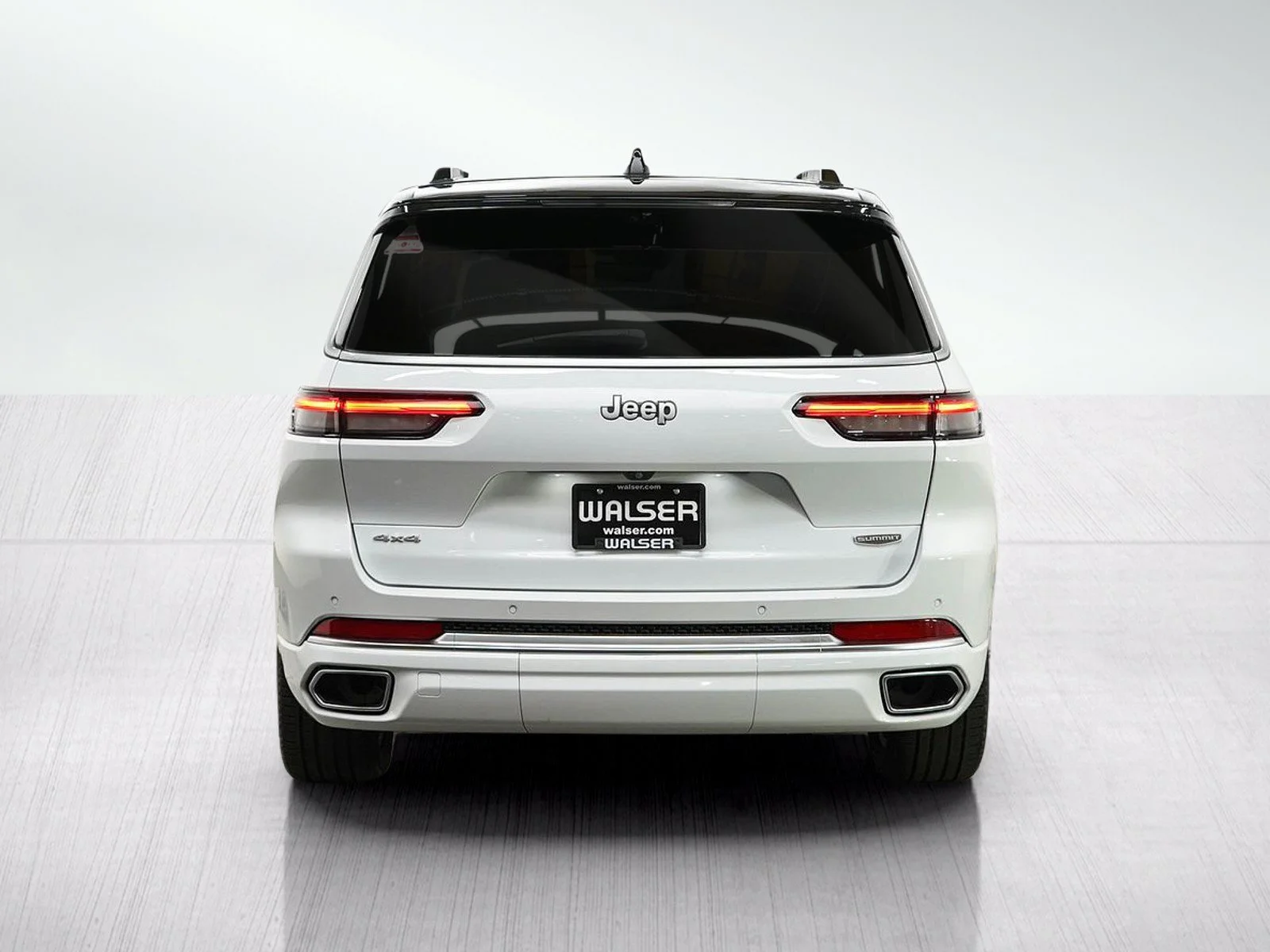 Used 2024 Bright White Clearcoat Jeep Summit image 4