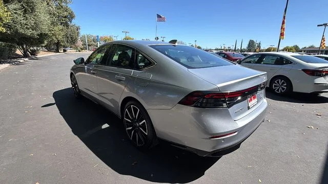 New 2026 Solar Silver Metallic Honda Touring Hybrid image 6