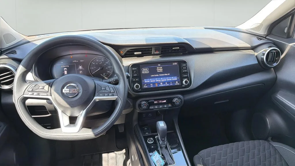 Used 2021 Red Nissan SV Xtronic CVT image 23