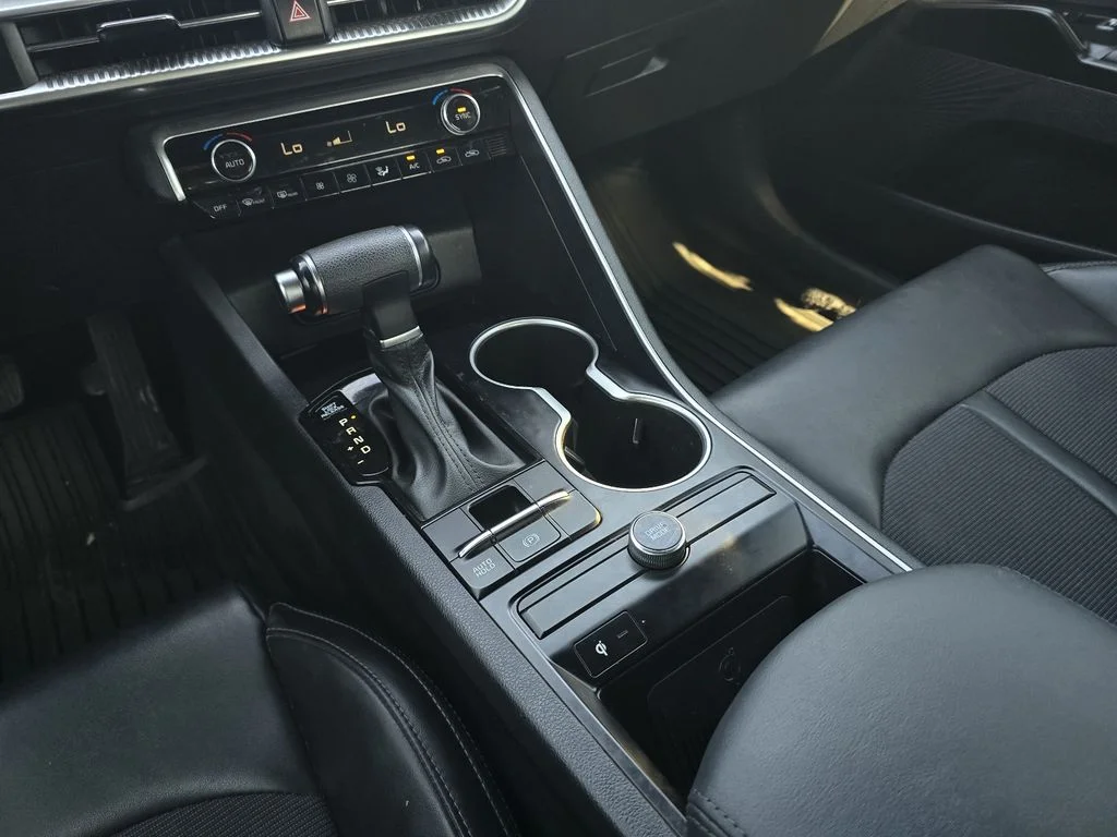 Used 2023 Wolf Gray Kia GT-Line image 17