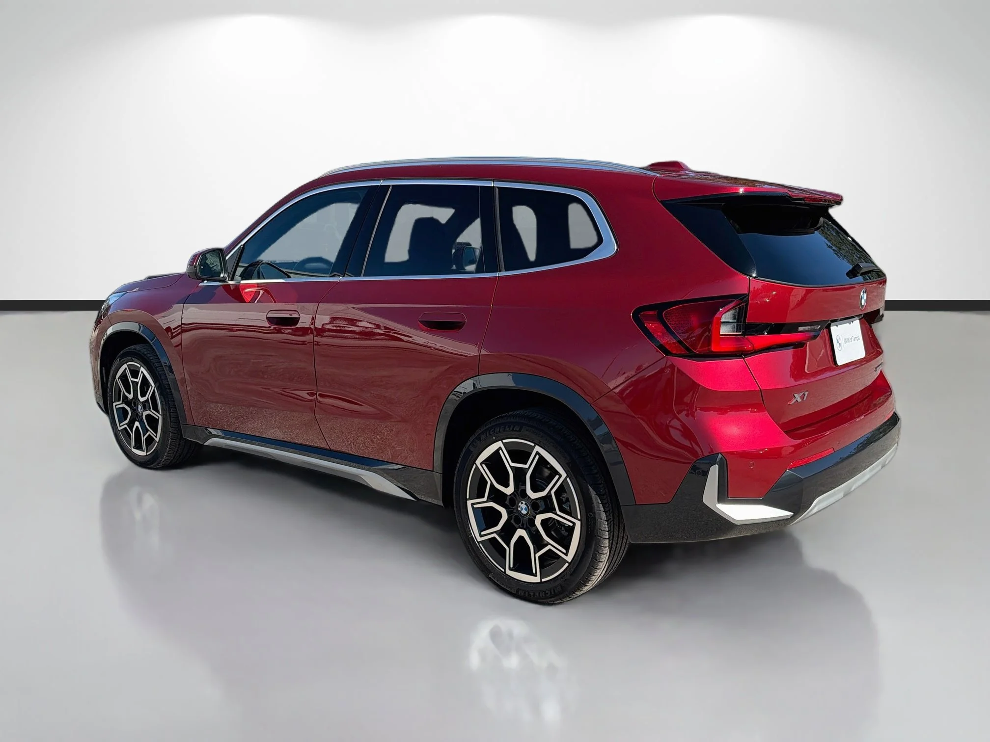 Used 2026 Vegas Red Metallic BMW xDrive28i image 5