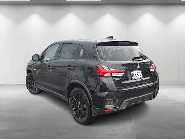 New 2027 Labrador Black Pearl Mitsubishi LE image 5