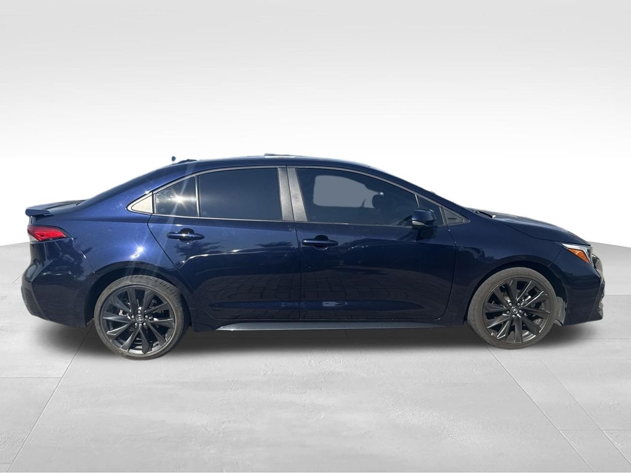 Used 2025  Toyota SE image 3