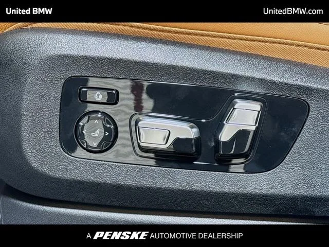 New 2027 Mineral White Metallic BMW X7 40i image 4