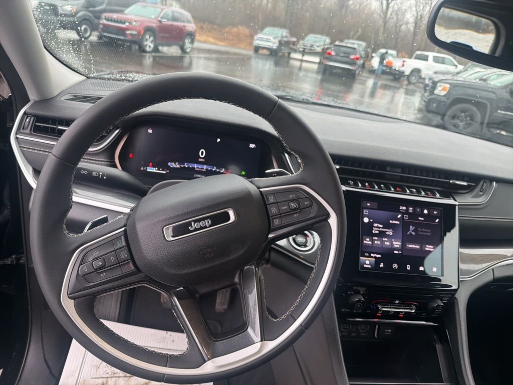 Used 2023 Black Jeep Laredo image 20