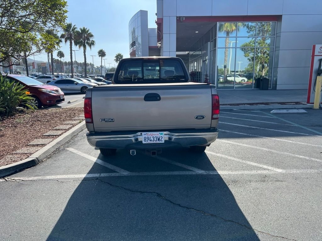 Used 2001 Gold Ford Lariat image 4