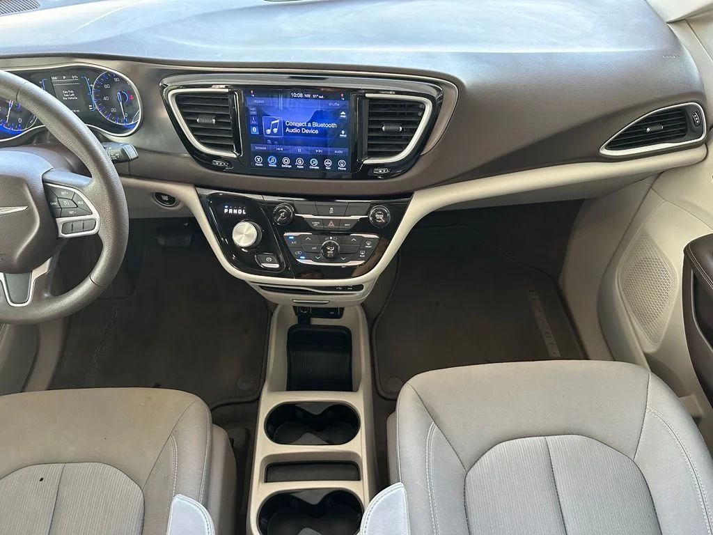 Used 2017 White Chrysler Touring image 18