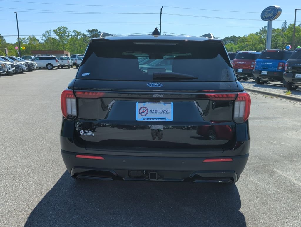 New 2026 Agate Black Metallic Ford ST-Line image 6