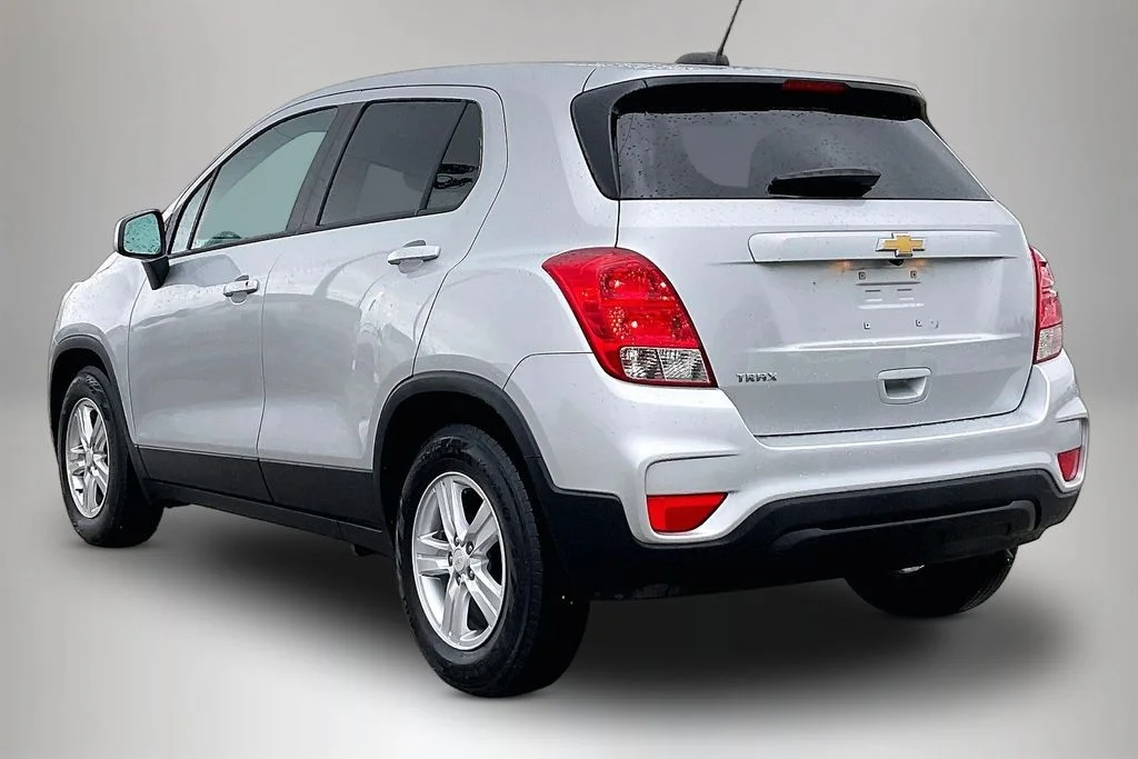 Used 2022 Silver Chevrolet LS image 4