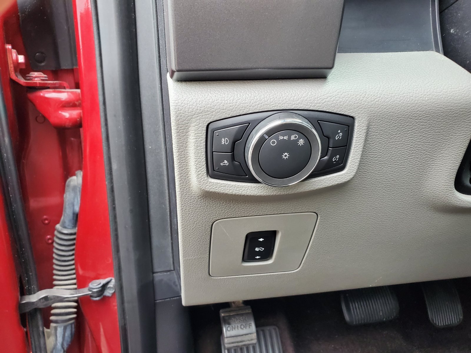 Used 2015 Red Ford XLT image 16
