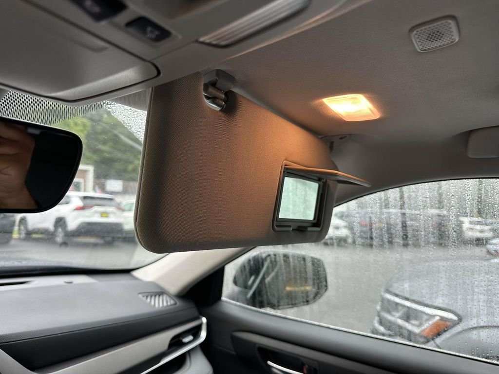 Used 2024  Toyota XLE image 19
