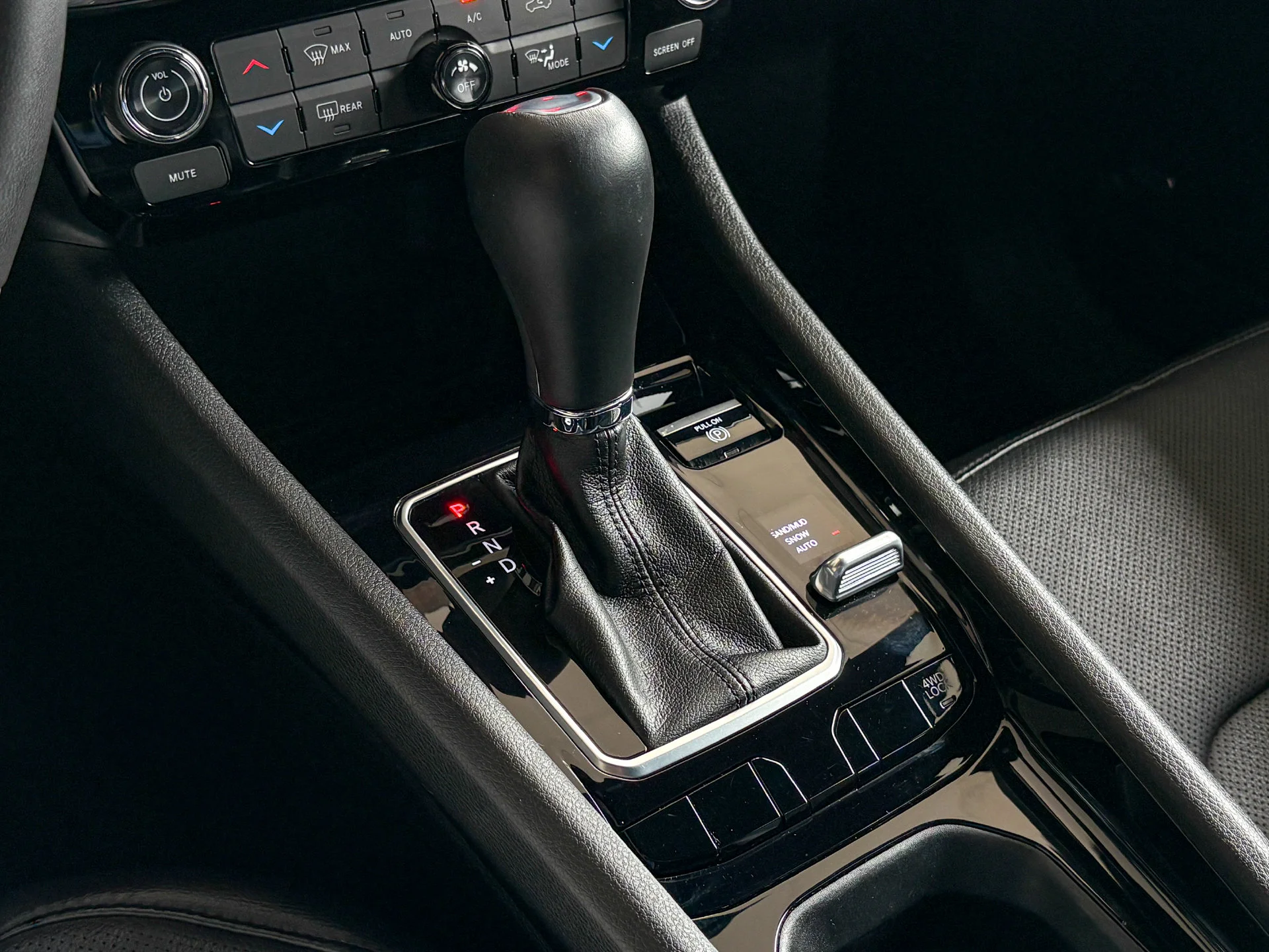 Used 2023 Gray Jeep Limited image 31
