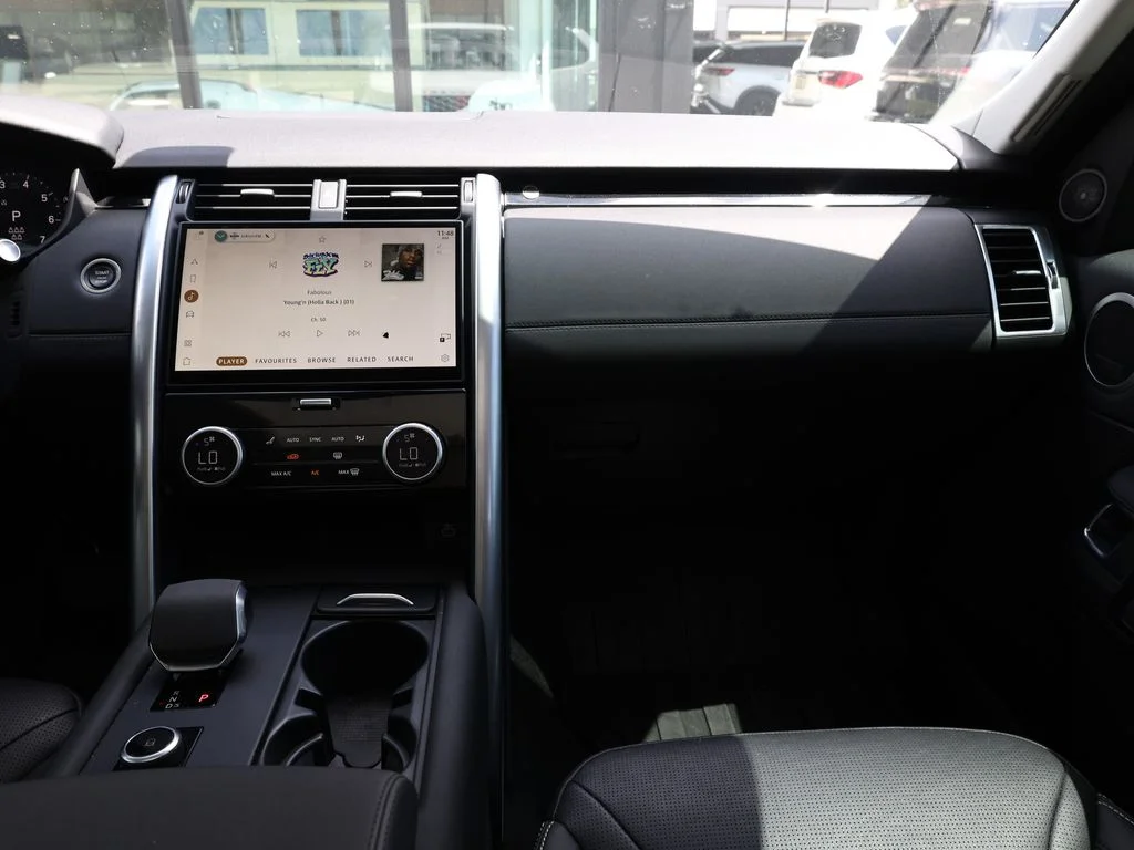 Used 2024 White Land Rover S image 26