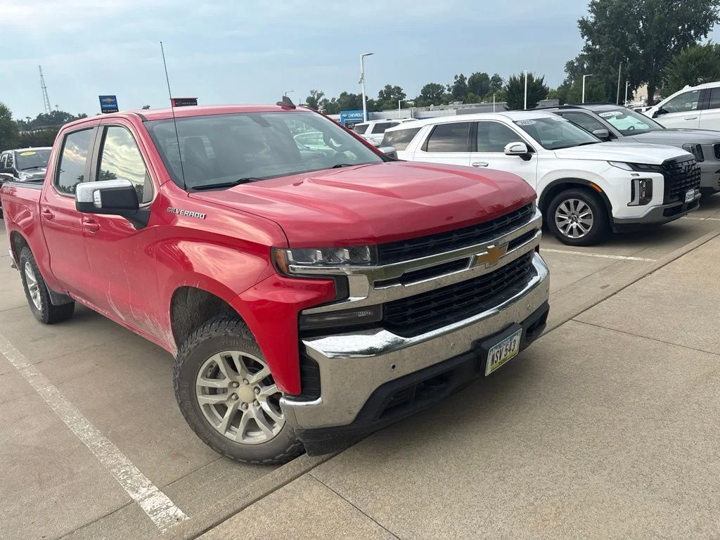 Used 2019 Red Chevrolet LT image 2