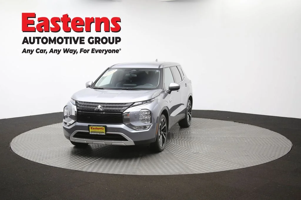 Used 2023 Silver Mitsubishi SE image 54