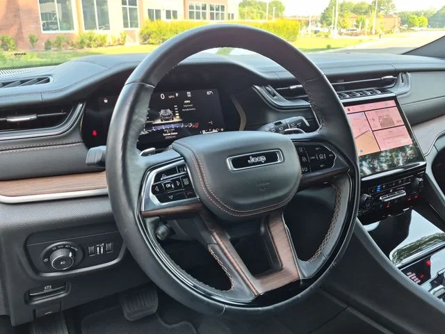 Used 2025 Gray Jeep Summit image 31