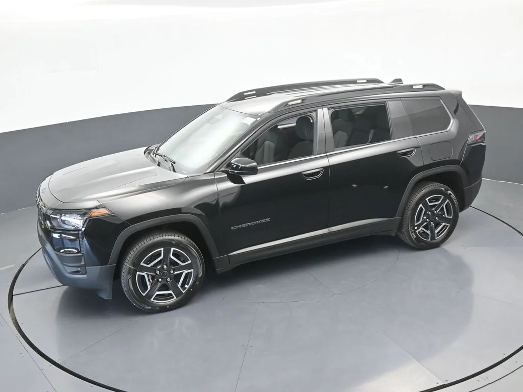 New 2026 Diamond Black Crystal Pearl-Coat Exterior Paint Jeep Laredo image 39