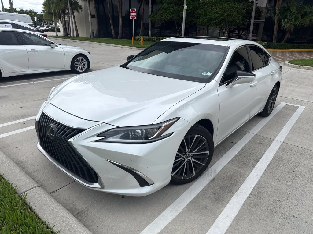 Used 2025 White Pearl Lexus ES 350 image 3