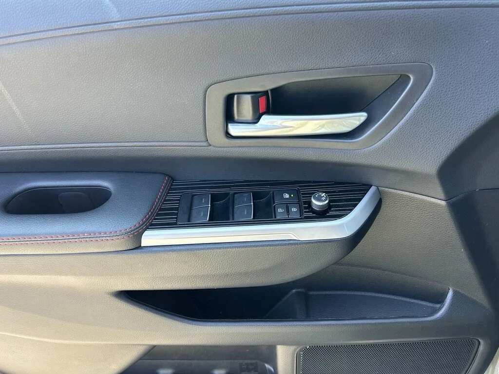 Used 2025  Toyota Sienna XSE AWD 7-Pass Dilawri Certified   Elevate image 21