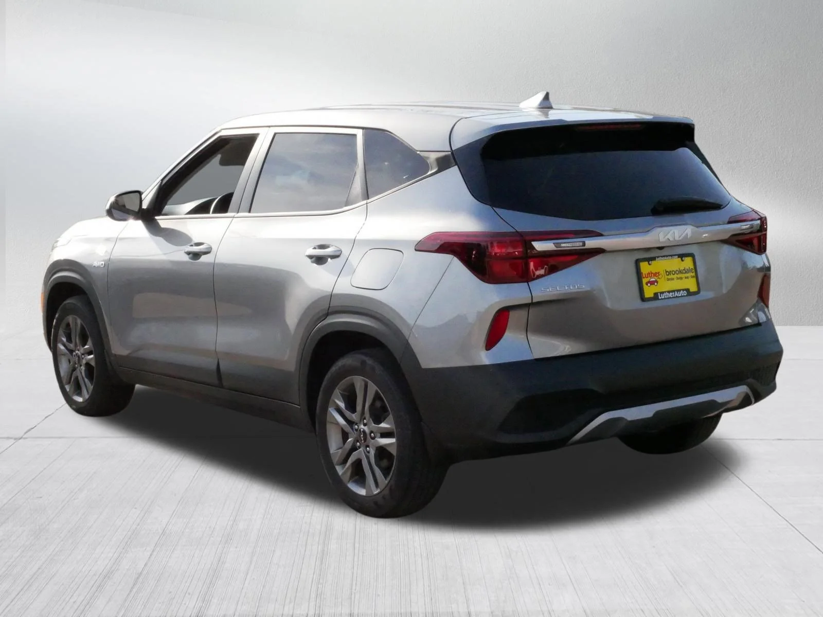 Used 2023 Steel Gray Kia LX image 5