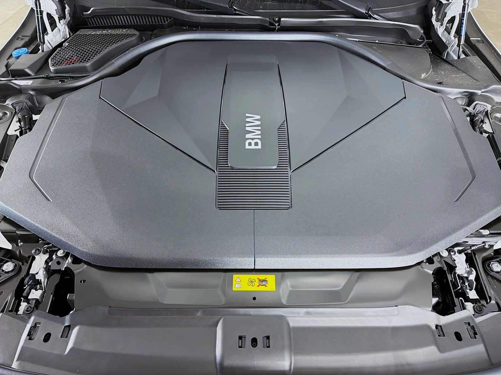 New 2027 Alpine White BMW eDrive40 image 32