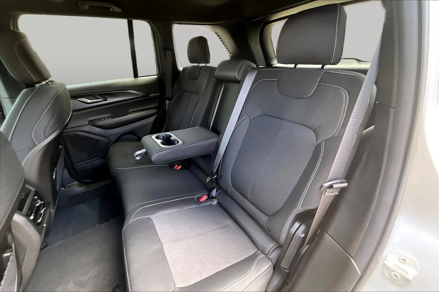 New 2026 Silver Zynith Exterior Paint Jeep Laredo image 21