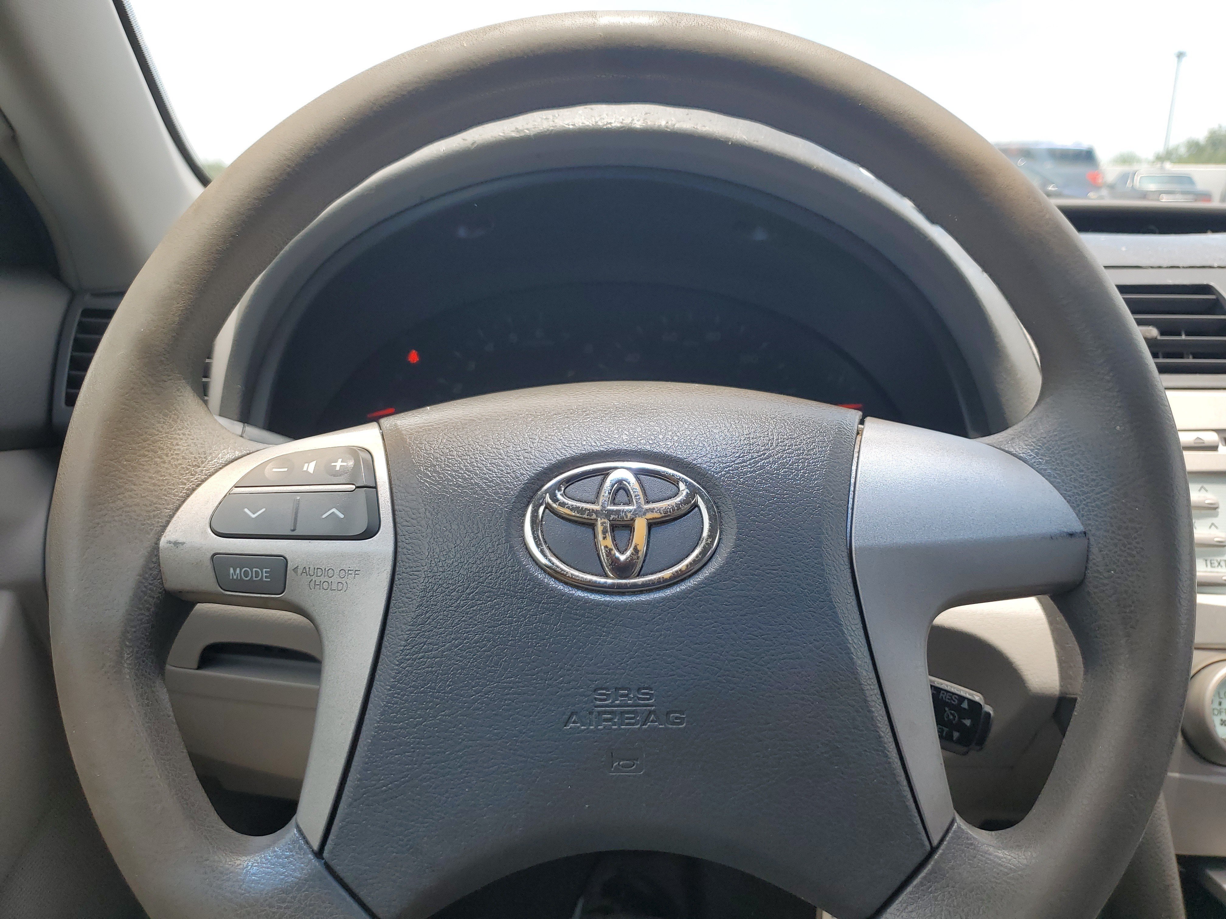Used 2007 Silver Toyota LE image 22